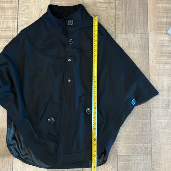 East 5th Solid black lined cape jacket button front & button close arm SZ XL - Picture 10 of 12